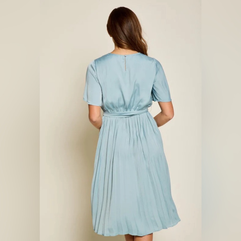 Dull Satin Pleated Dress With Waist Tie size medium - Picture 7 of 7